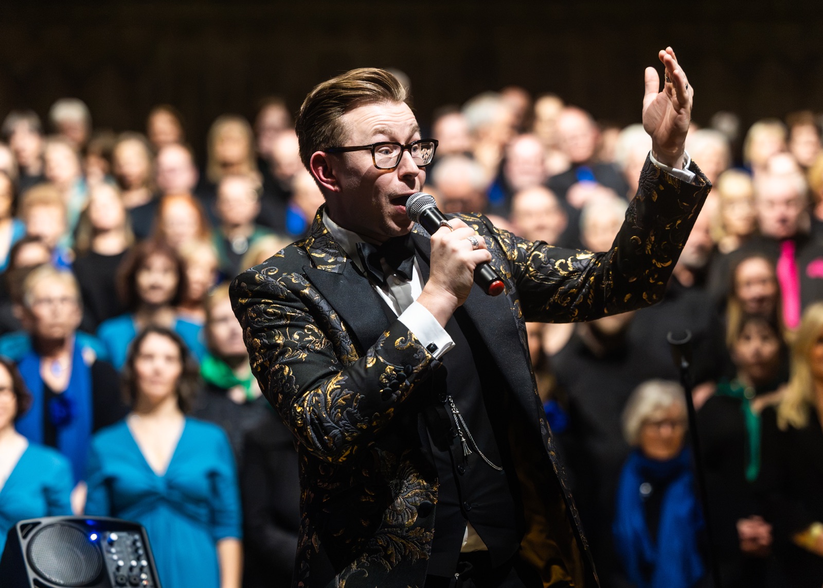 A workshop leader leading the massed choir in St Albans Cathedral